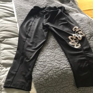 TITLE NINE Black Capri Running Tights